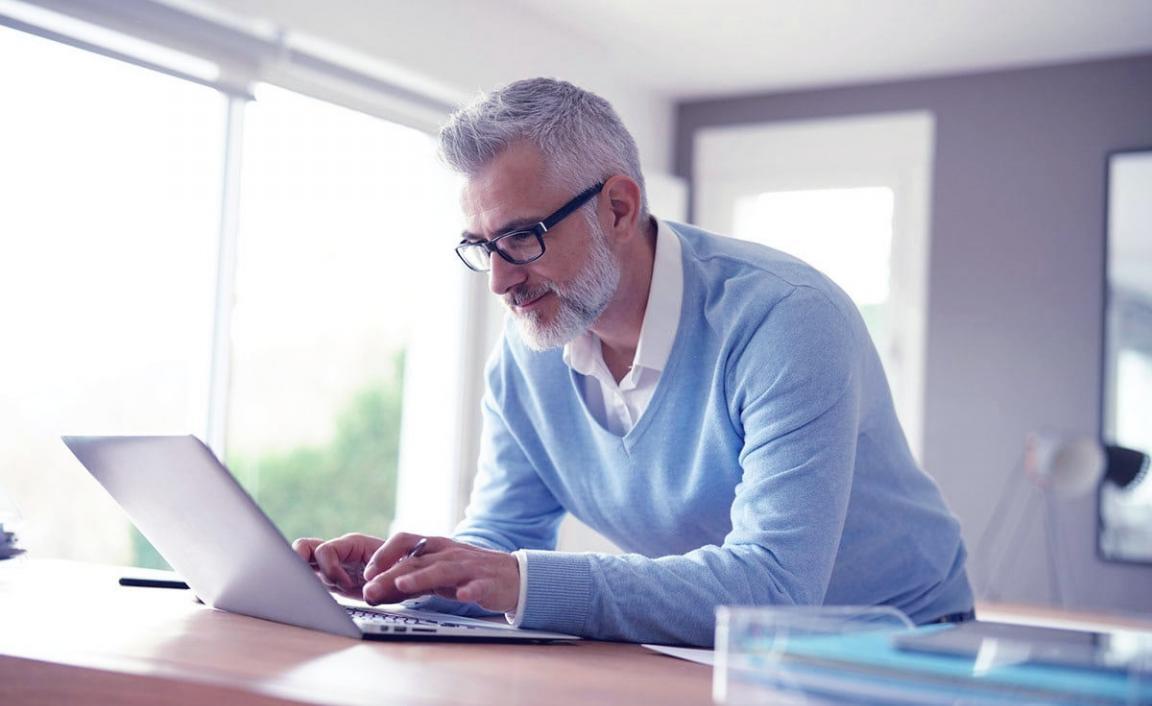 Teilnehmer bei praktischer Schnittübung